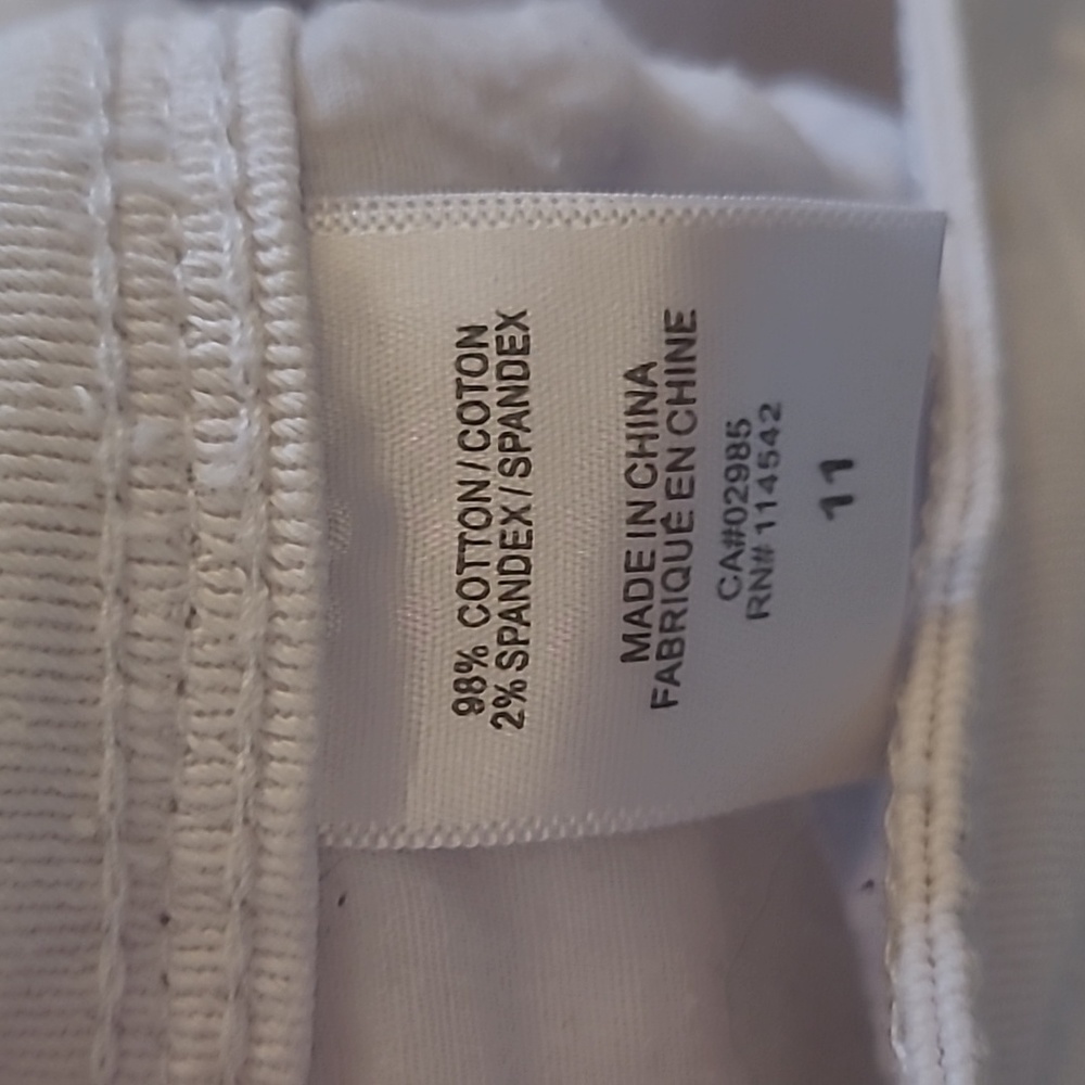 Distressed white jeans - Picture 8 of 9